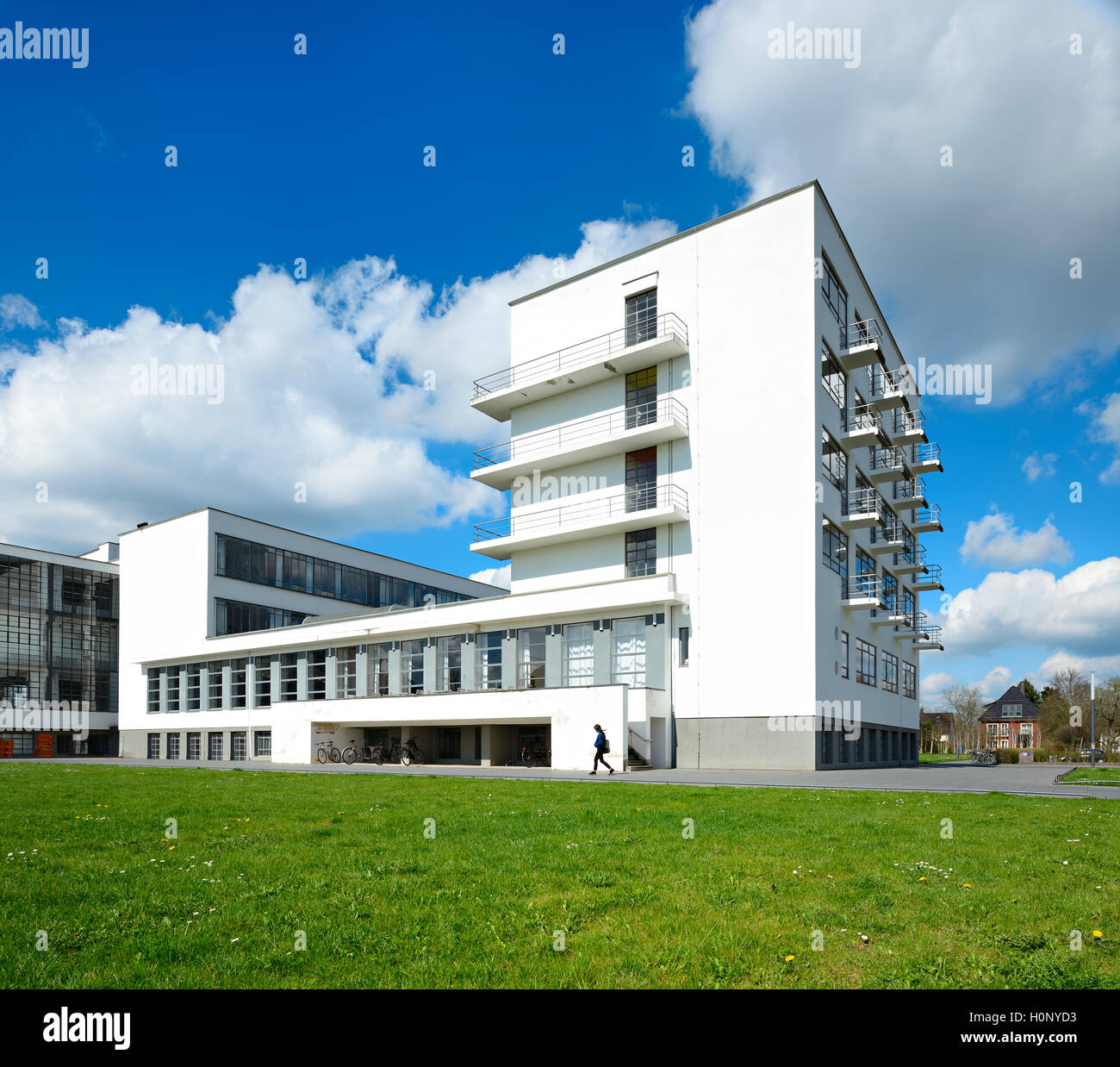 Il Bauhaus di Dessau, edificio davanti casa studio, Dessau, Sassonia-Anhalt, Germania Foto Stock