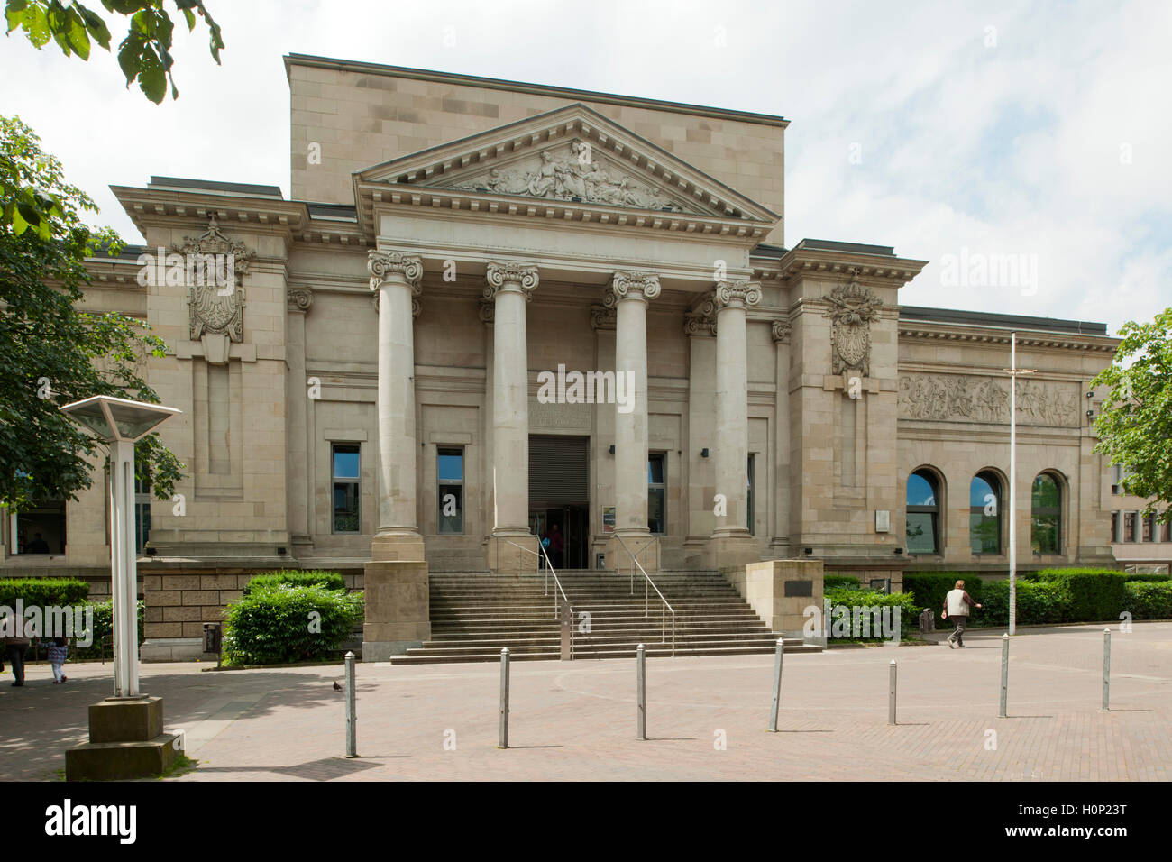 Deutschland, Renania settentrionale-Vestfalia, Wuppertal-Barmen, Geschwister-Scholl-Platz, Barmer Ruhmeshalle (Haus der Jugend), Foto Stock