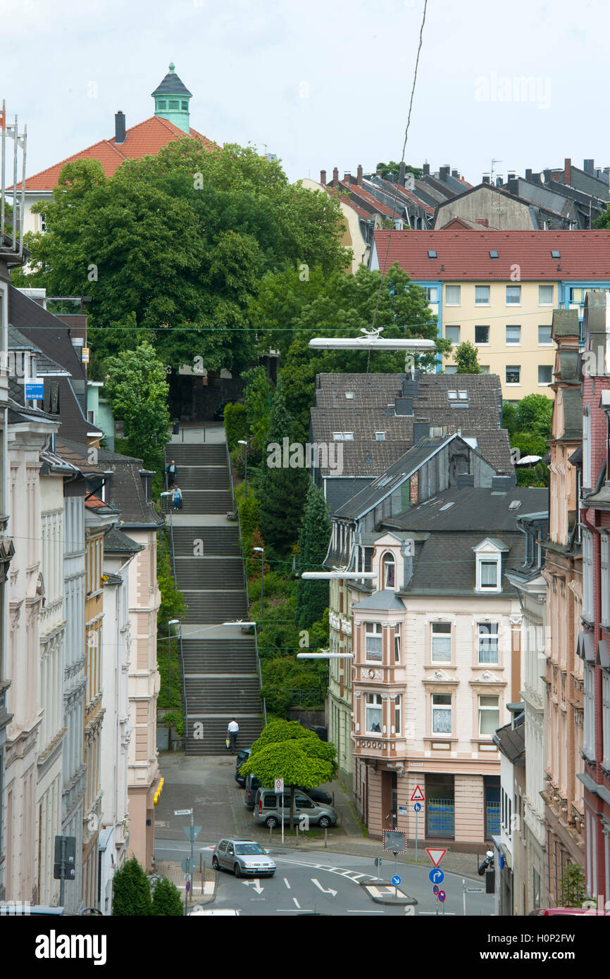 Deutschland, Renania settentrionale-Vestfalia, Wuppertal, Die Eichentreppe in Wuppertal-Barmen ist eine der mächtigsten Treppen (ca. 100 Stuf Foto Stock