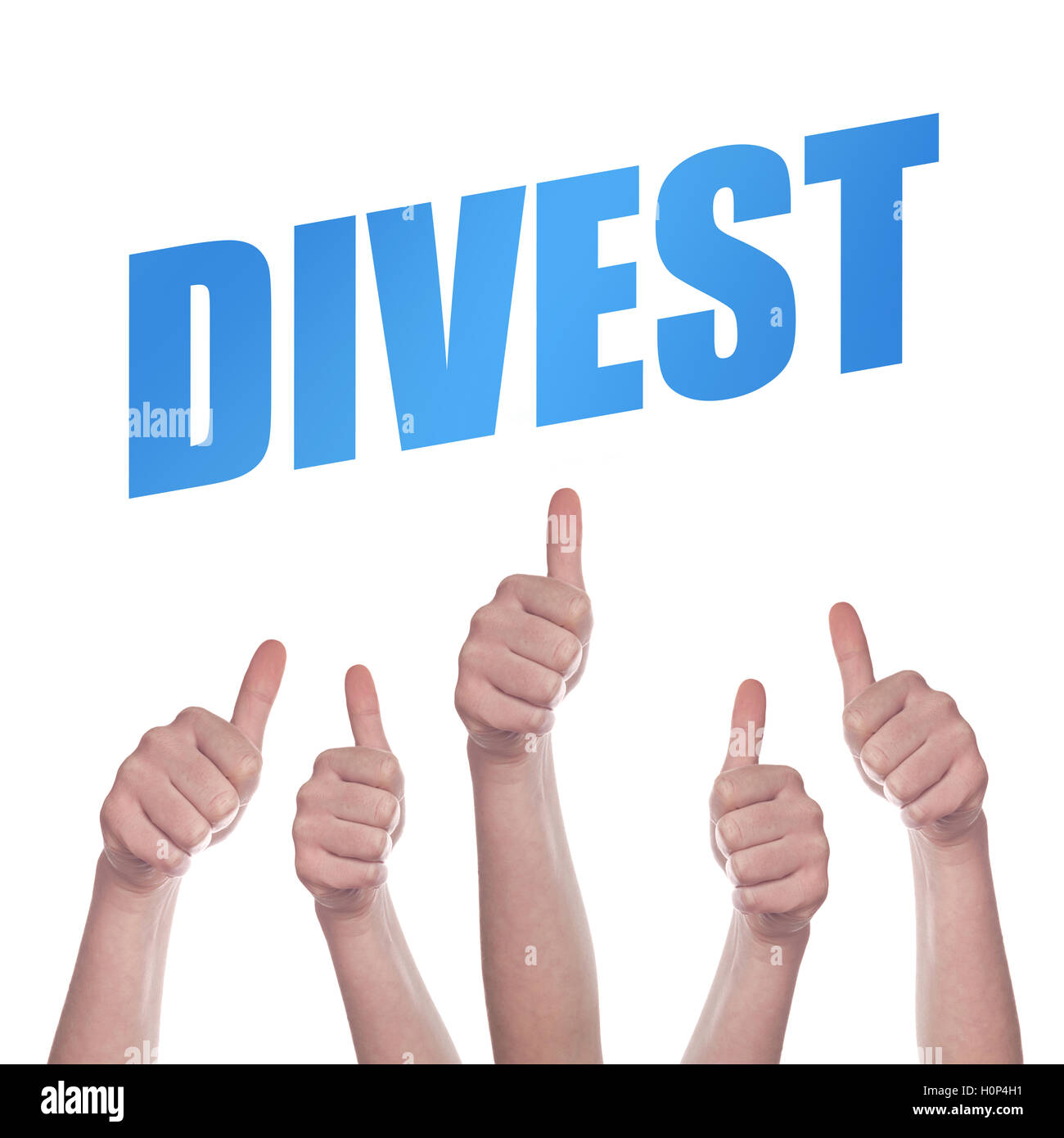 Supporto della folla cessione, alzare le mani gesticolando pollice in alto Foto Stock