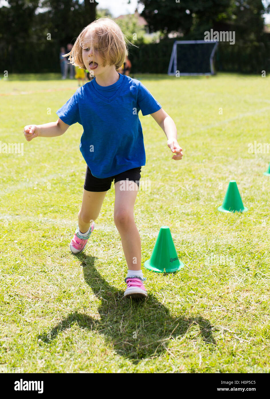 Scuola di sport giorno eseguire Foto Stock