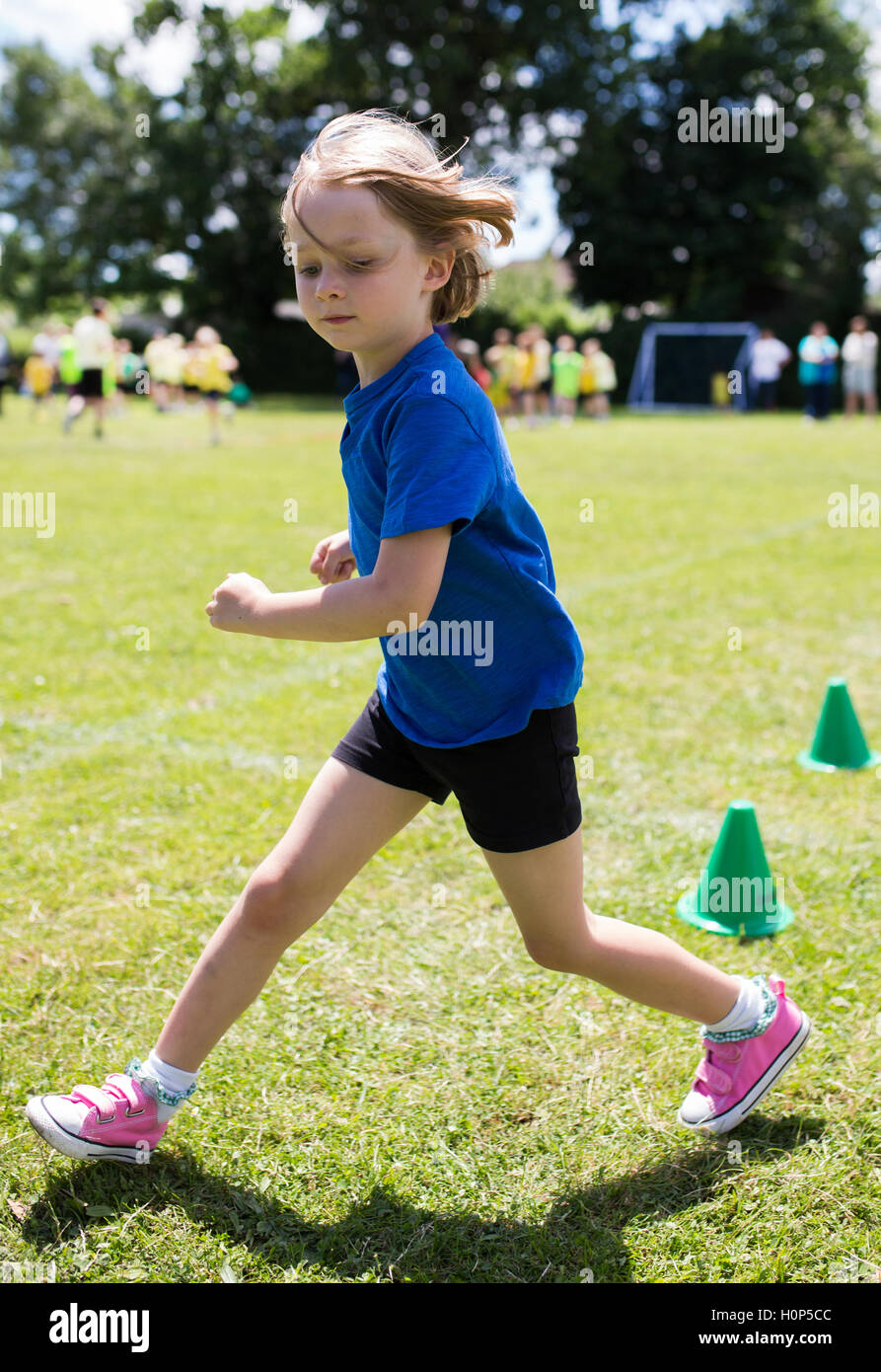 Scuola di sport giorno eseguire Foto Stock