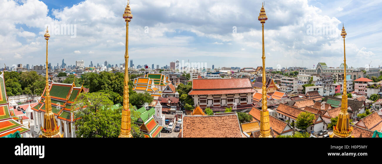Vista panoramica della Rattanakosin Island da Loha Prasat tempio di Bangkok, Tailandia Foto Stock