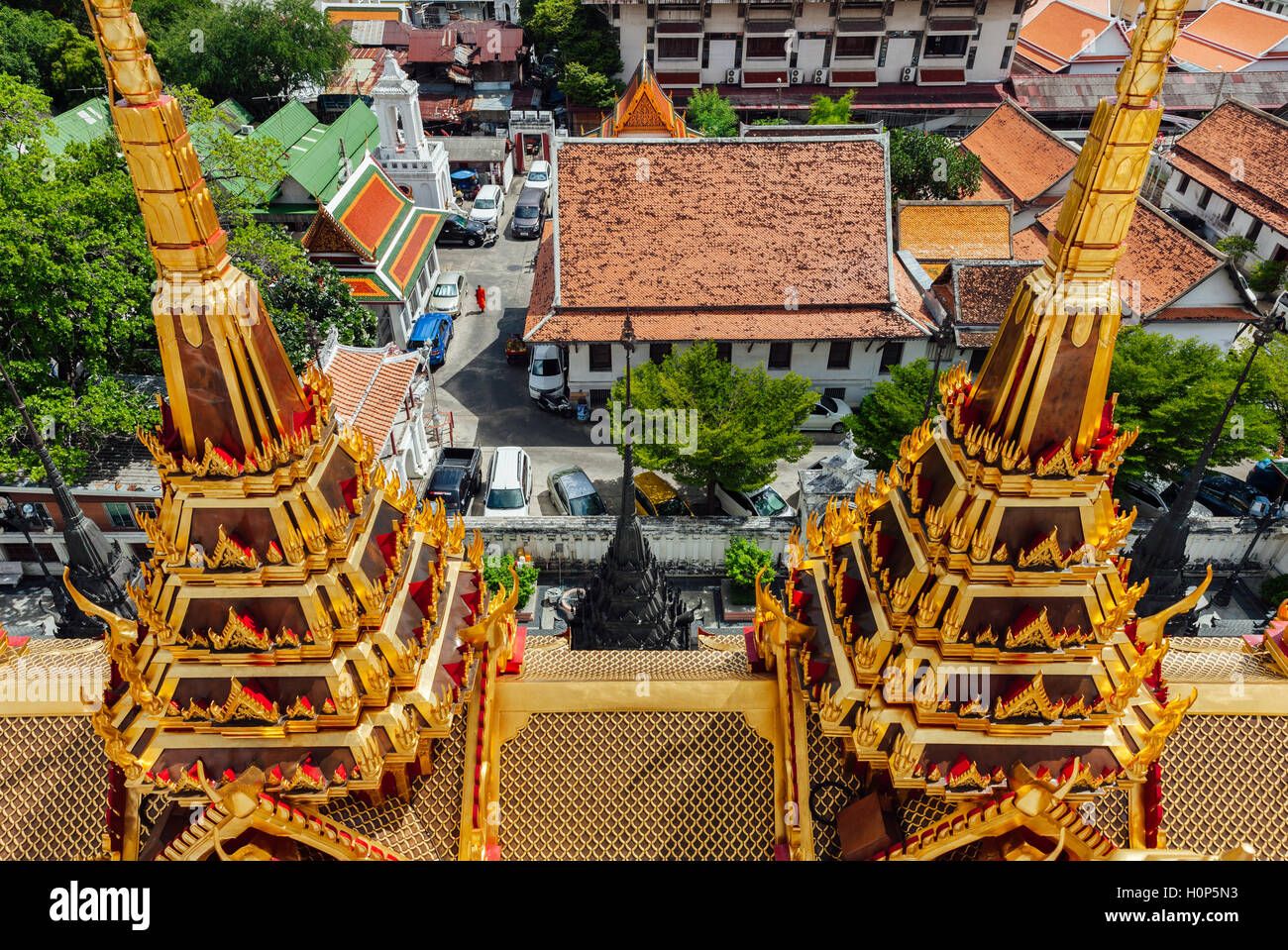 Angolo di Alta Vista del Wat Ratchanatdaram, Bangkok, Thailandia Foto Stock