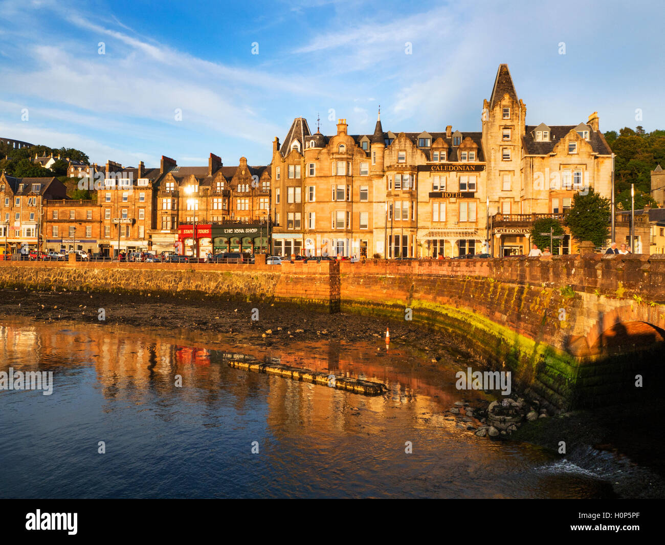 Caledonian Hotel e il lungomare al tramonto Oban Argyll and Bute Scozia Scotland Foto Stock