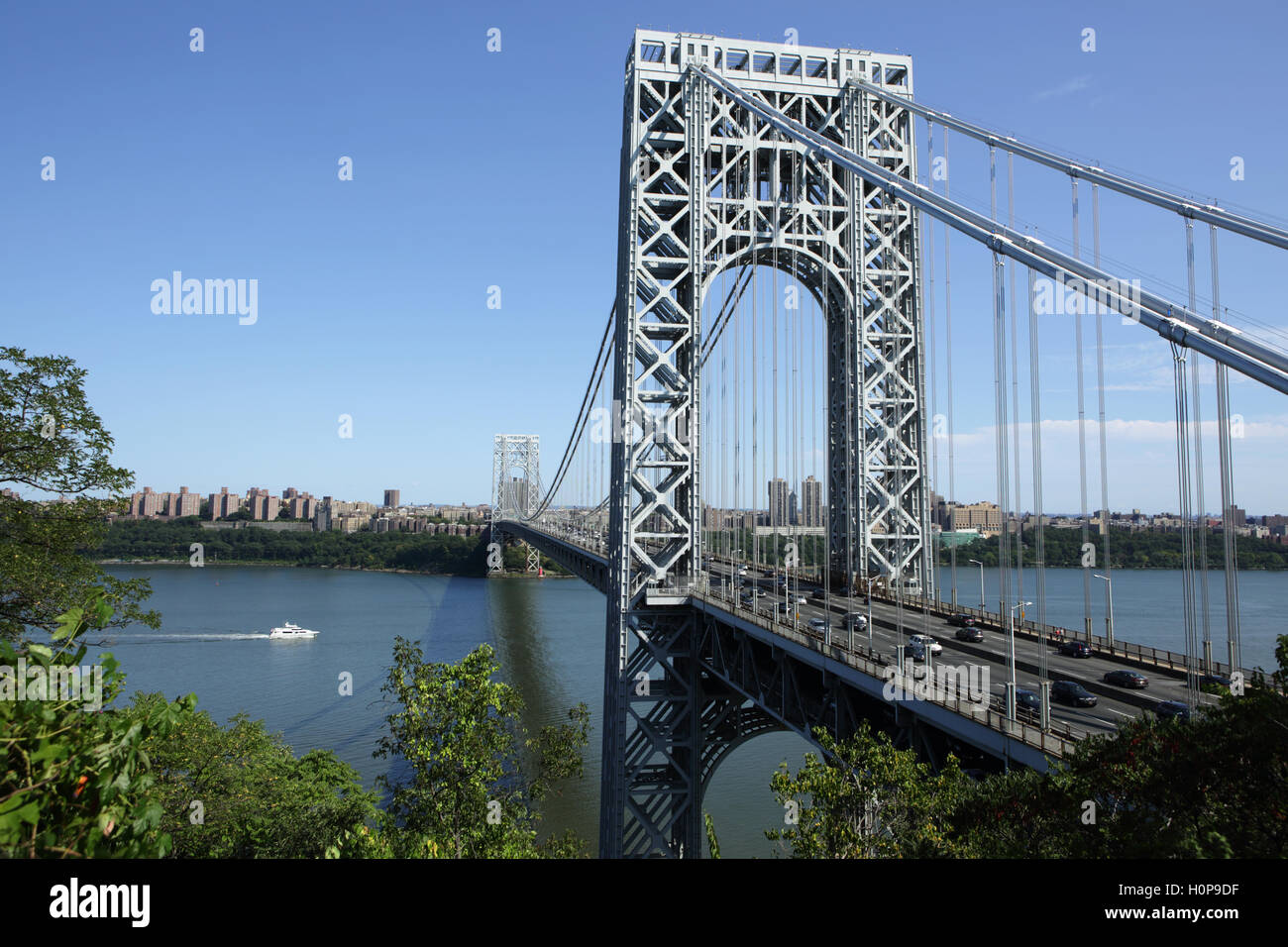 George Washington Bridge, New York e New Jersey, Stati Uniti d'America vista dal Palisades Park sul lato ovest del fiume Hudson Foto Stock