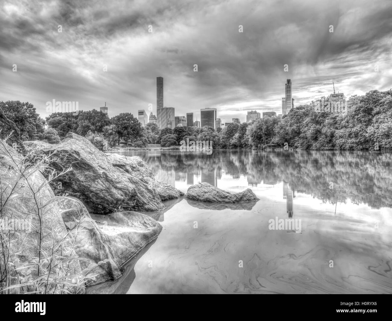 Presso il lago di Central Park di New York City in tarda estate Foto Stock