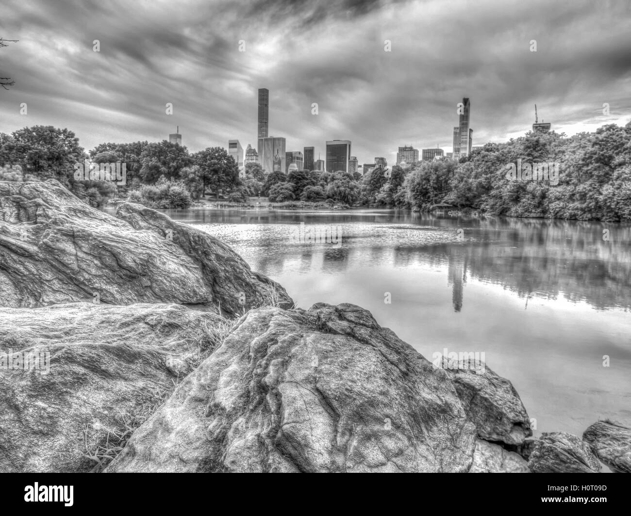 Presso il lago di Central Park di New York City in tarda estate Foto Stock