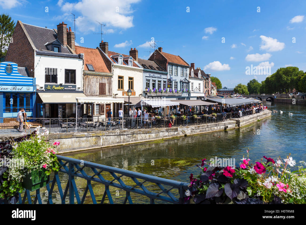 Il fiume Somme e Quai Bleu nel Quartier St-Leu, Amiens, Piccardia, Francia Foto Stock