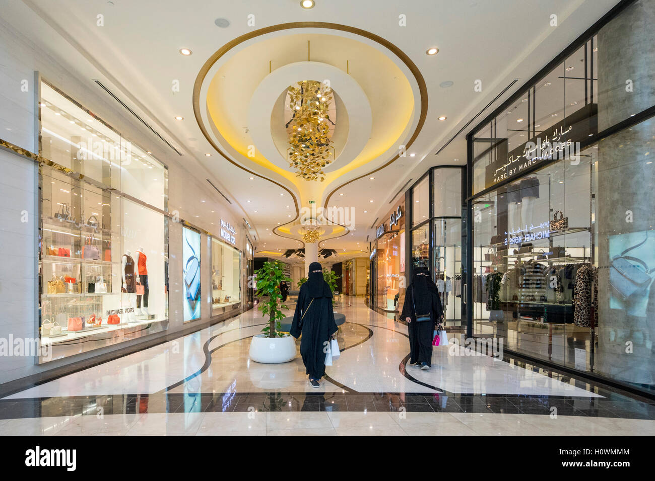 Luxury boutique di moda all'interno il Lagoona Shopping Mall a Doha, in Qatar Foto Stock