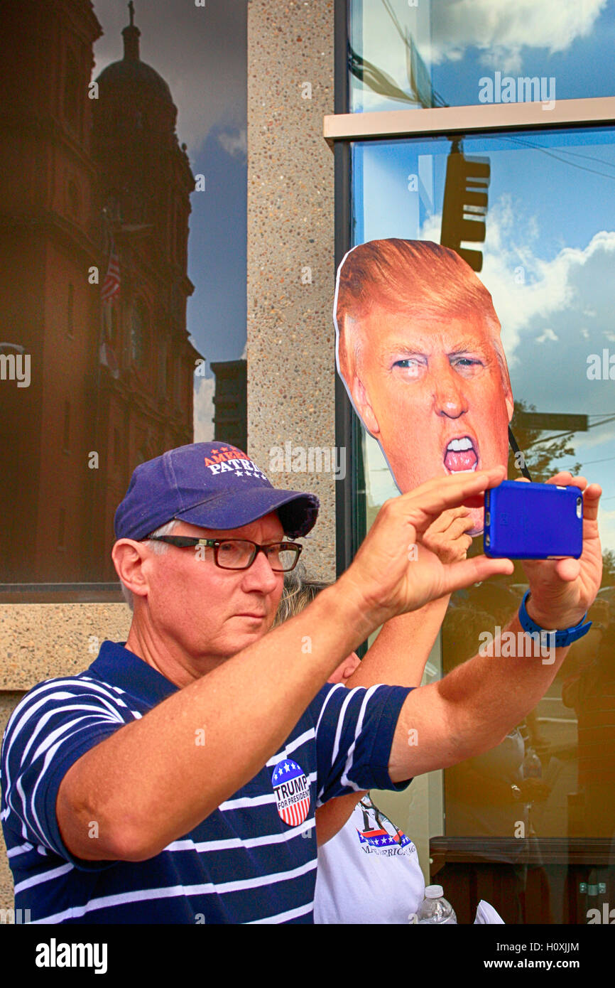 Trump sostenitore in occasione di una riunione di Asheville, NC Foto Stock