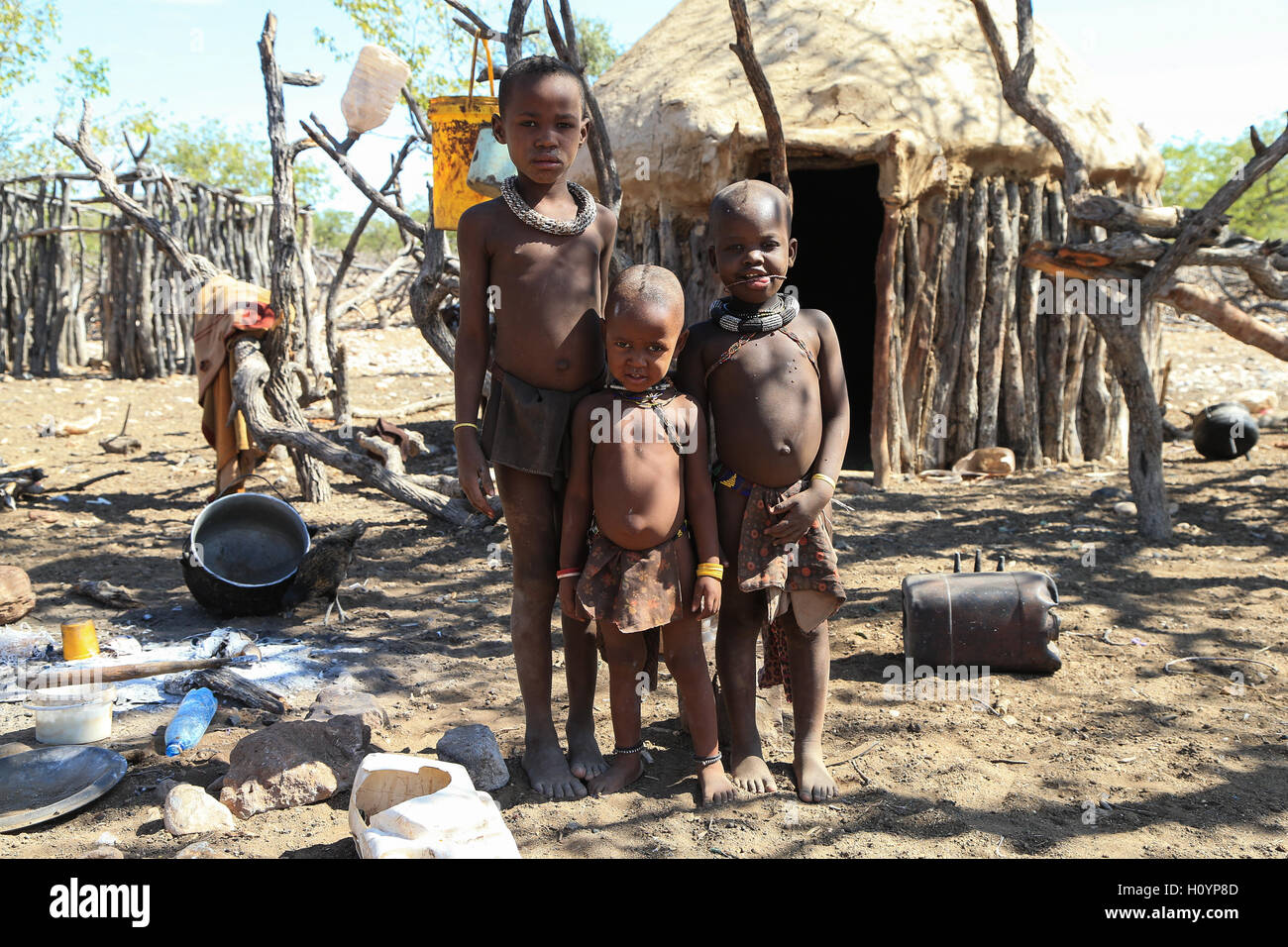 Bambini Himba nella regione di Kunene di Namibia Foto Stock