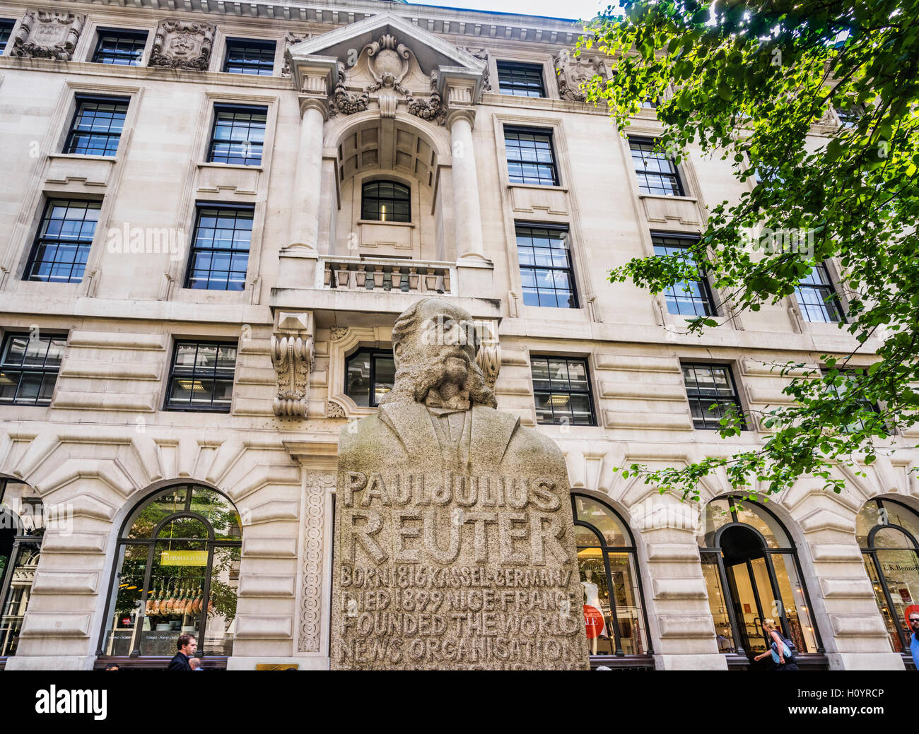 La Gran Bretagna, l'Inghilterra, la città di Londra, memorial a Paul Julius Reuter, fondatore del mondo news organizzazione Foto Stock