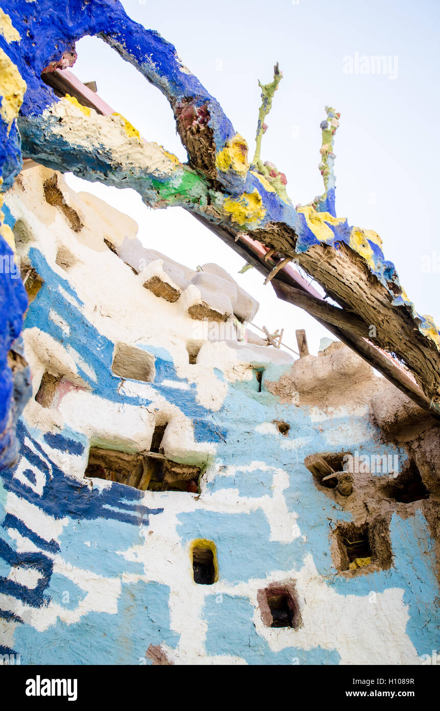 La salvezza montagna nel deserto del Colorado, vicino alla città di Soletta, vicino a Salton Sea. Verniciato con Christian motti e versetti biblici. Foto Stock