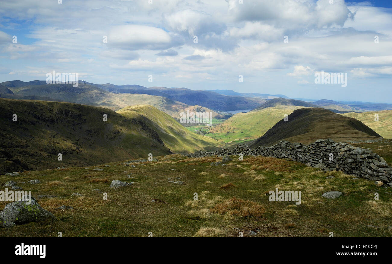 Asciugare la parete in pietra giù per Hartsop Foto Stock