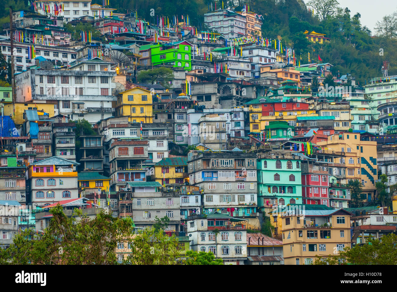 Vista di Gangtok la città capitale del Sikkim, India. Foto Stock