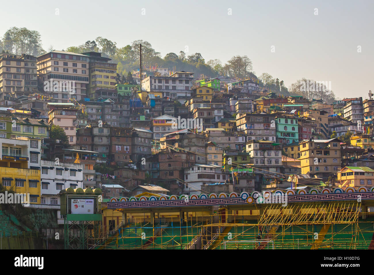 Vista di Gangtok la città capitale del Sikkim, India. Foto Stock