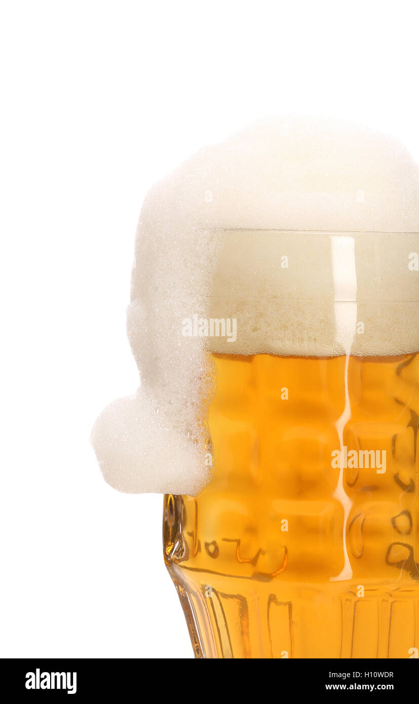 La tazza piena di birra e di schiuma come santa's hat. Foto Stock