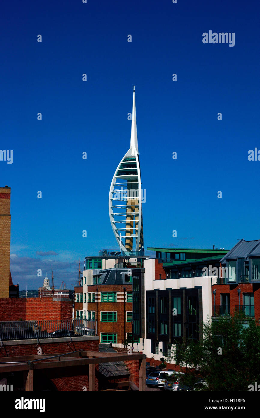 SPINNAKER TOWER VISTA DAL MARE. Foto Stock