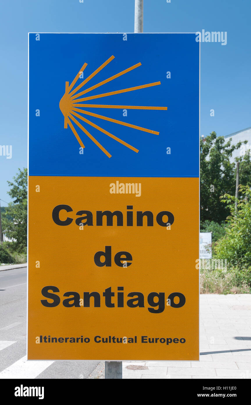 Cartello del Camino de Santiago, vicino a Sarria, provincia di Lugo, regione della Galizia, Spagna, Europa Foto Stock