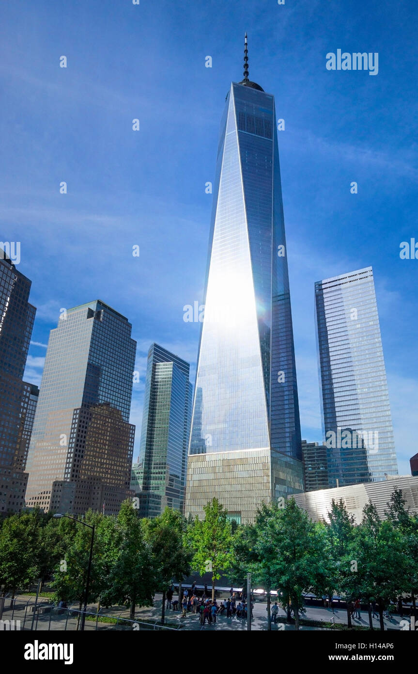 Impostazione sun la riflessione sulla libertà Tower, One World Trade Center in Manhattan inferiore Foto Stock