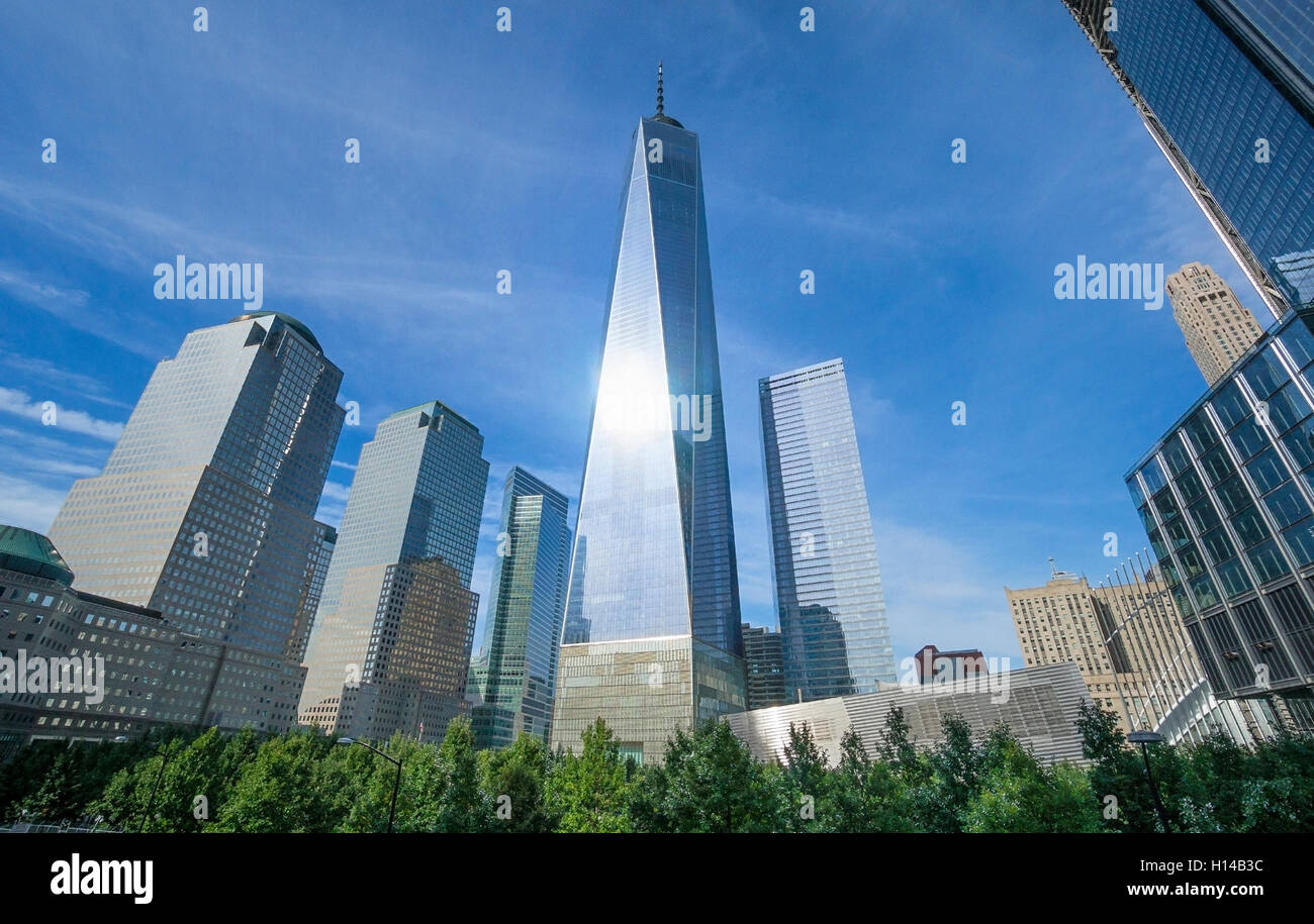 Impostazione sun la riflessione sulla libertà Tower, One World Trade Center di Manhattan inferiore Foto Stock