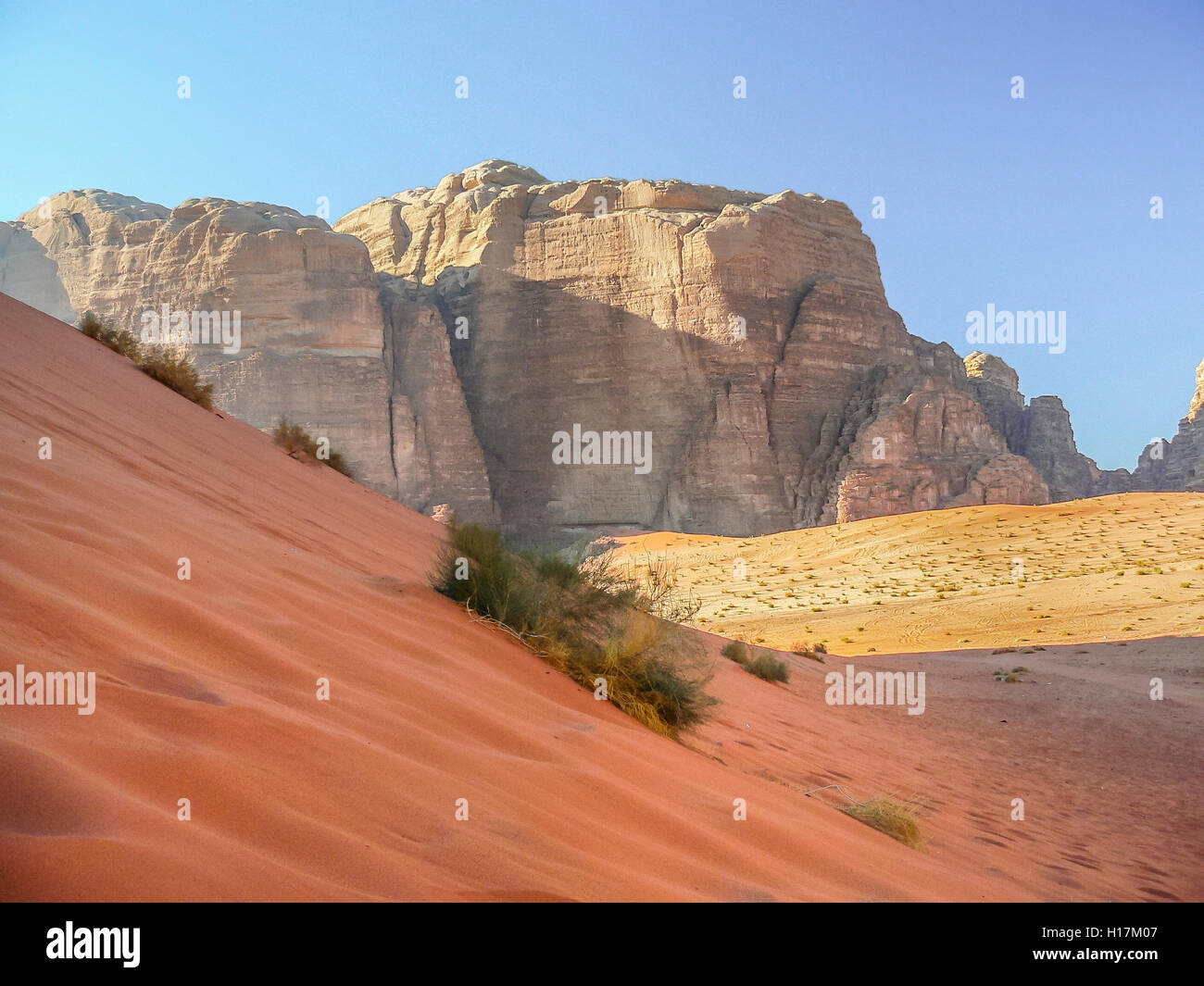 Red dune nel deserto di Wadi Rum, Giordania Foto Stock