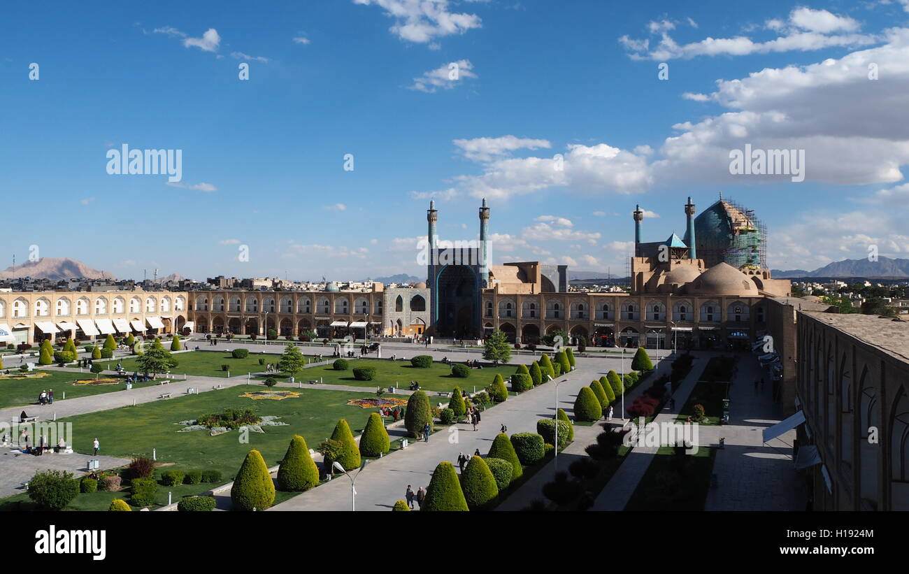 Naqsh-e JAHAN Piazza e Jame Abbasi moschea con cielo blu e nuvole Foto Stock