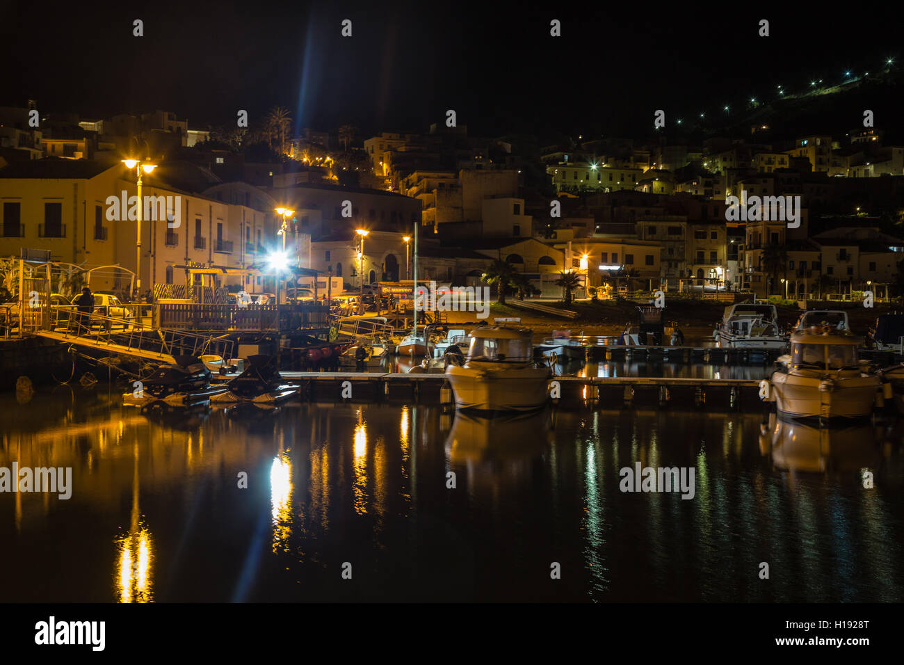 Castellamare del Golfo, vista notturna del porto, Palermo, Sicilia, Foto Stock
