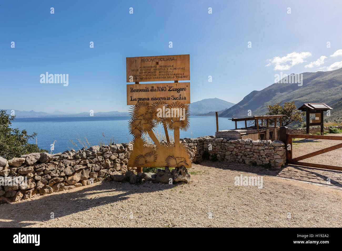 L'ingresso principale nella riserva dello Zingaro nella provincia di Trapani, Sicilia Foto Stock