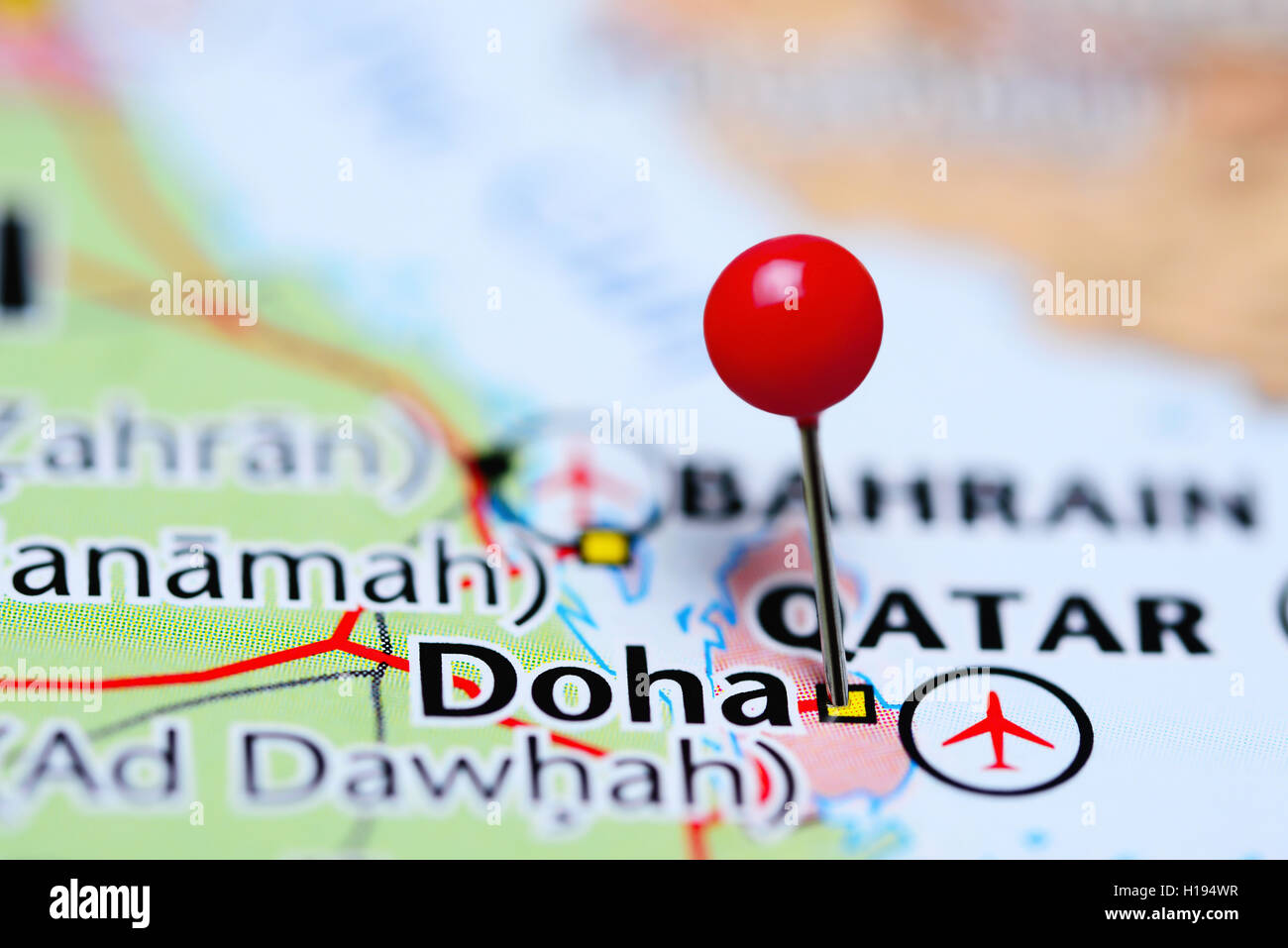 Doha imperniata su una mappa di Qatar Foto Stock