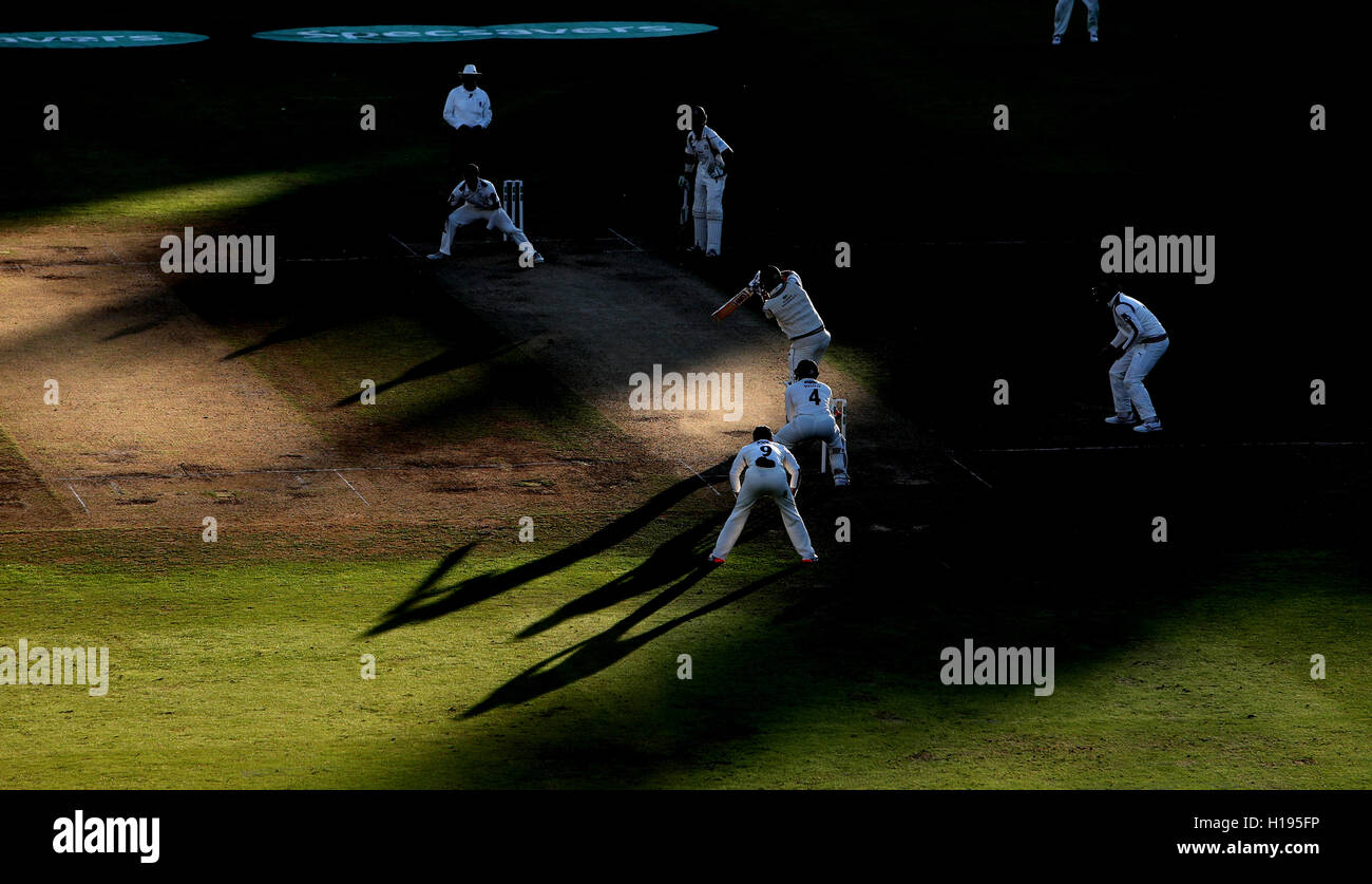 La Midddlesex Dawid Malan batting in allungamento le ombre del giorno in tre dei Specsavers County Championship, Divisione uno corrisponde al Signore, Londra. Foto Stock