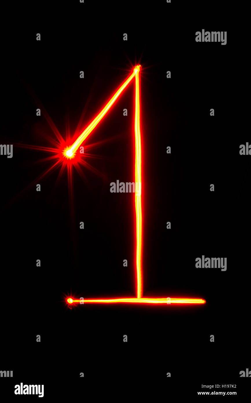 Luce rossa dipinto il numero 1 su sfondo nero Foto Stock