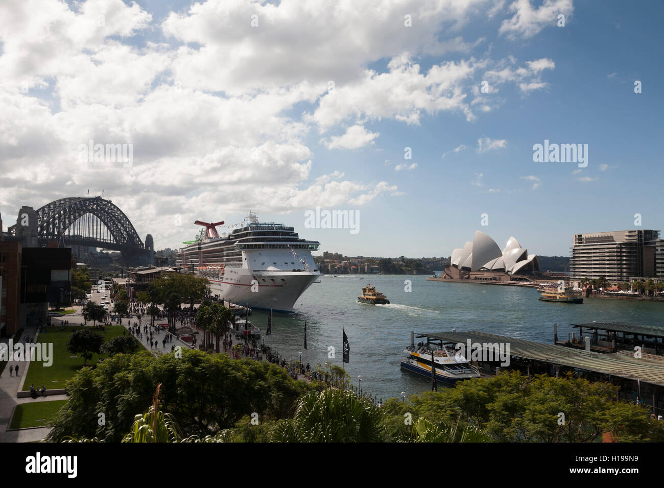 Il carnevale spirito nave da crociera attraccata al Terminal Passeggeri Oltreoceano Sydney Australia. Foto Stock