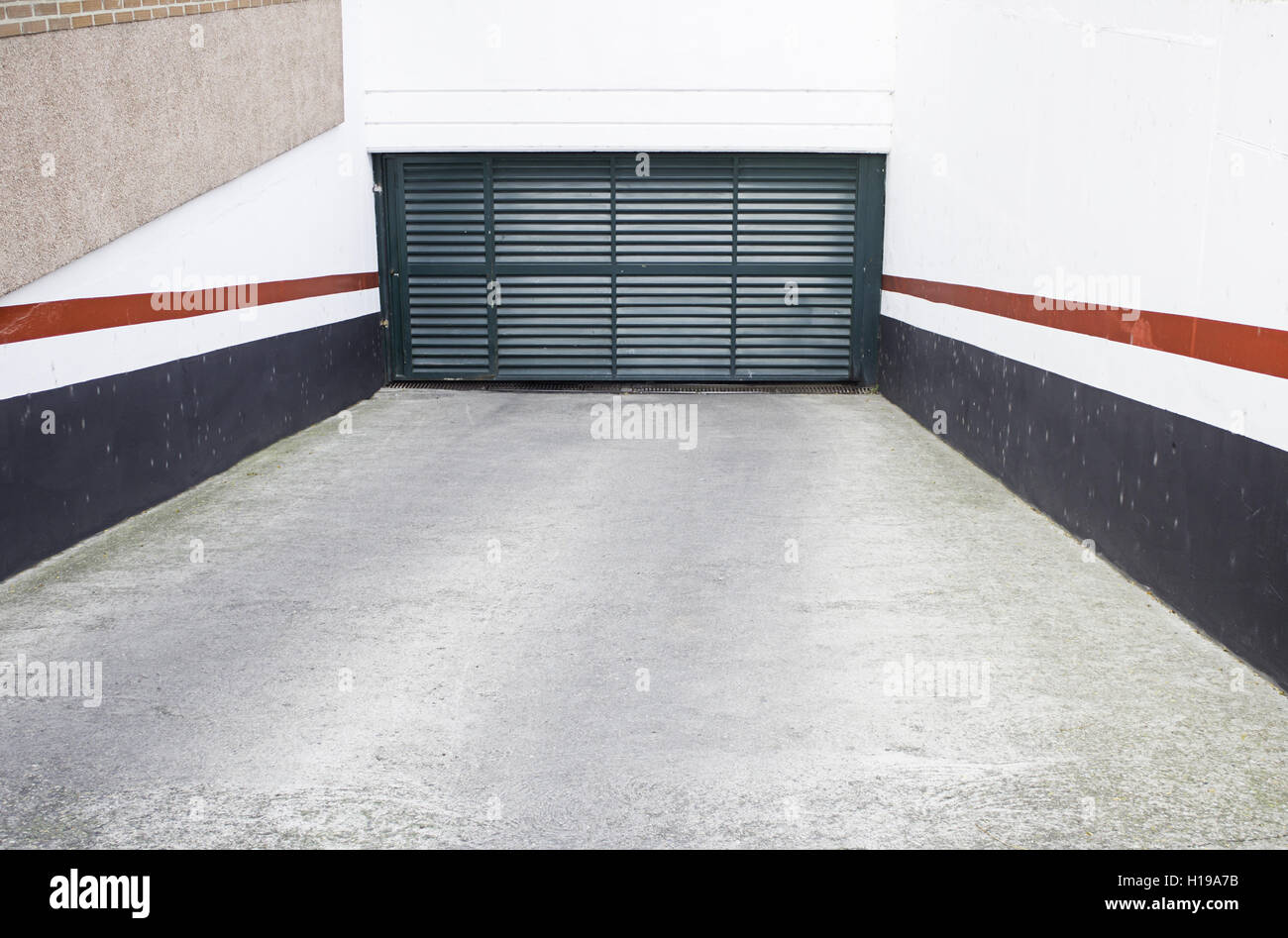 Sportello Verde garage in ambiente urbano immobiliare, costruzione Foto Stock