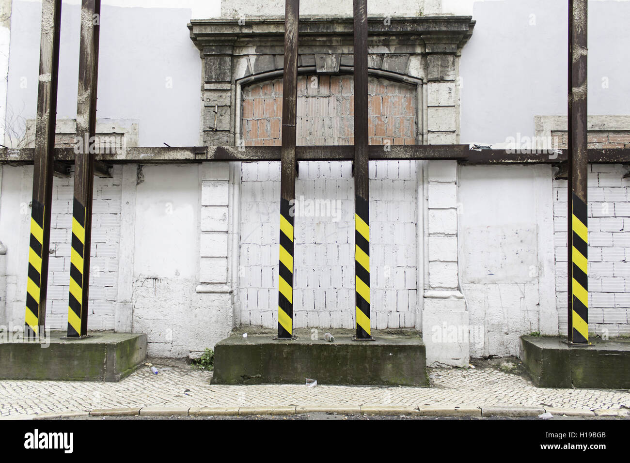 Edificio in costruzione in via di architettura di Lisbona Foto Stock