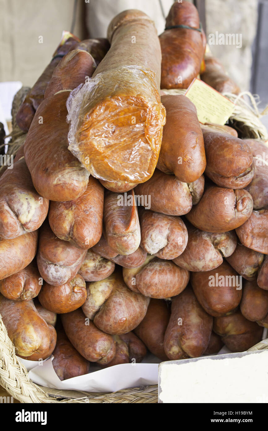 Carne di salsiccia delicatessen, cibo e vendita Foto Stock