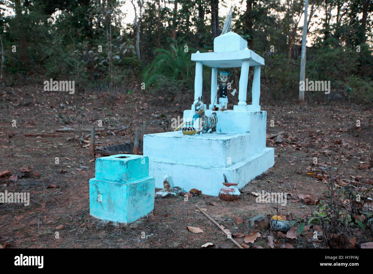 Cimitero tradizionale (Morda Bhata), tribù Muria, Benur, Chattisgarh, India Foto Stock