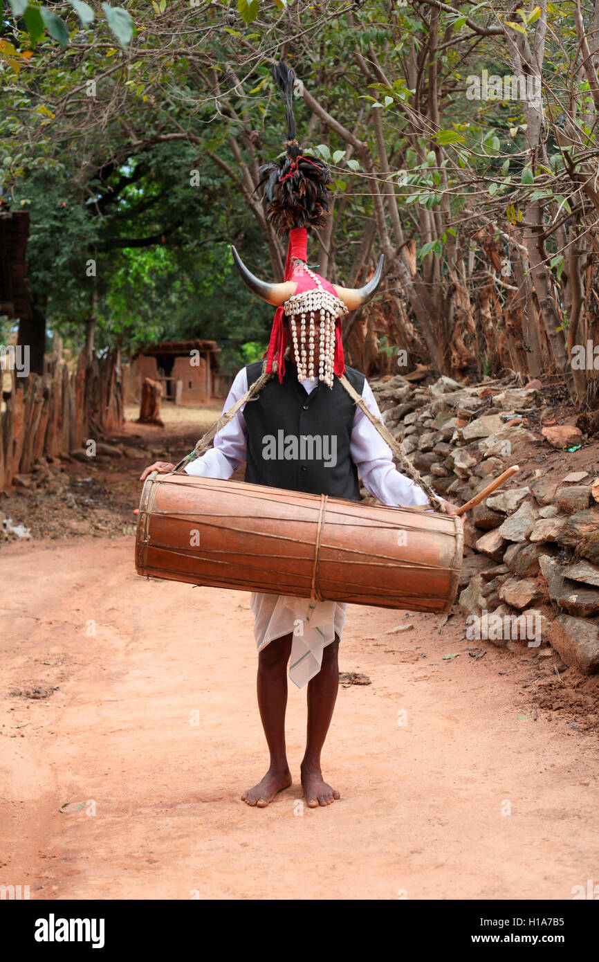 Batterista tribali, Bison Horn Maria Tribe, Gamawada Blocco, Chattisgarh, India Foto Stock