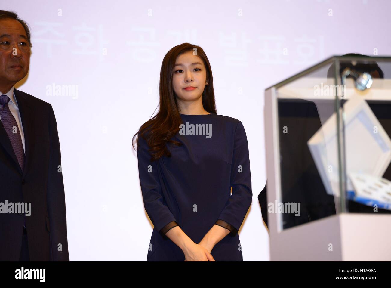 Seul in Corea. Il 22 settembre, 2016. Kimyu-na assiste 2018 Giochi Olimpici le monete commemorative cerimonia di rilascio a Seul, in Corea il 22 settembre, 2016.(Cina e Corea diritti) © TopPhoto/Alamy Live News Foto Stock