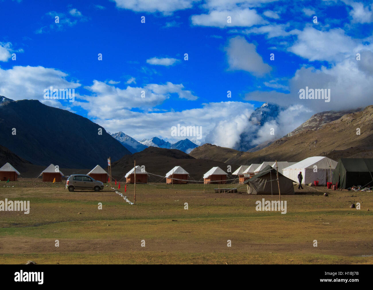 Chandratal Campeggio (semi-permanente tende di catering per i viaggiatori in visita a Chandratal) Foto Stock