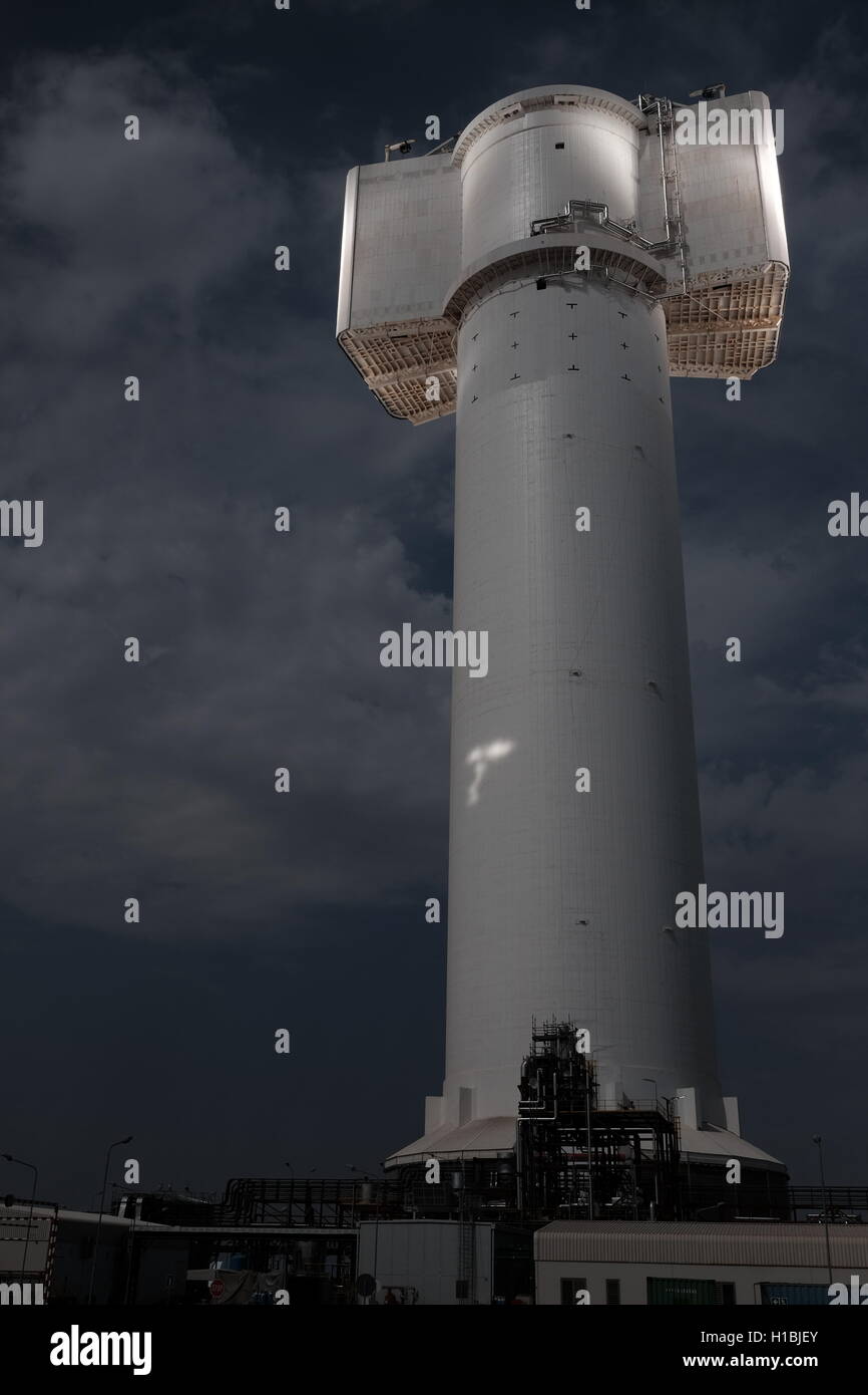 Si tratta di un solar power tower ,di una centrale solare situato nel nord della regione del Capo in Sudafrica. Foto Stock