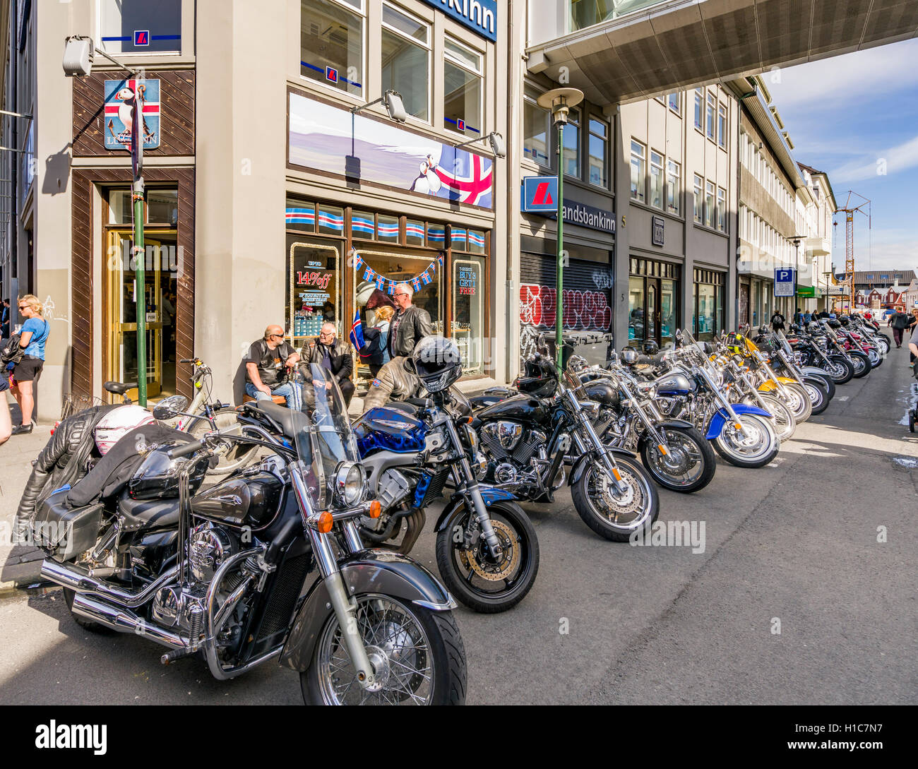 Motocicli allineati durante il Festival Menningarnott-Cultural a Reykjavik, Islanda Foto Stock