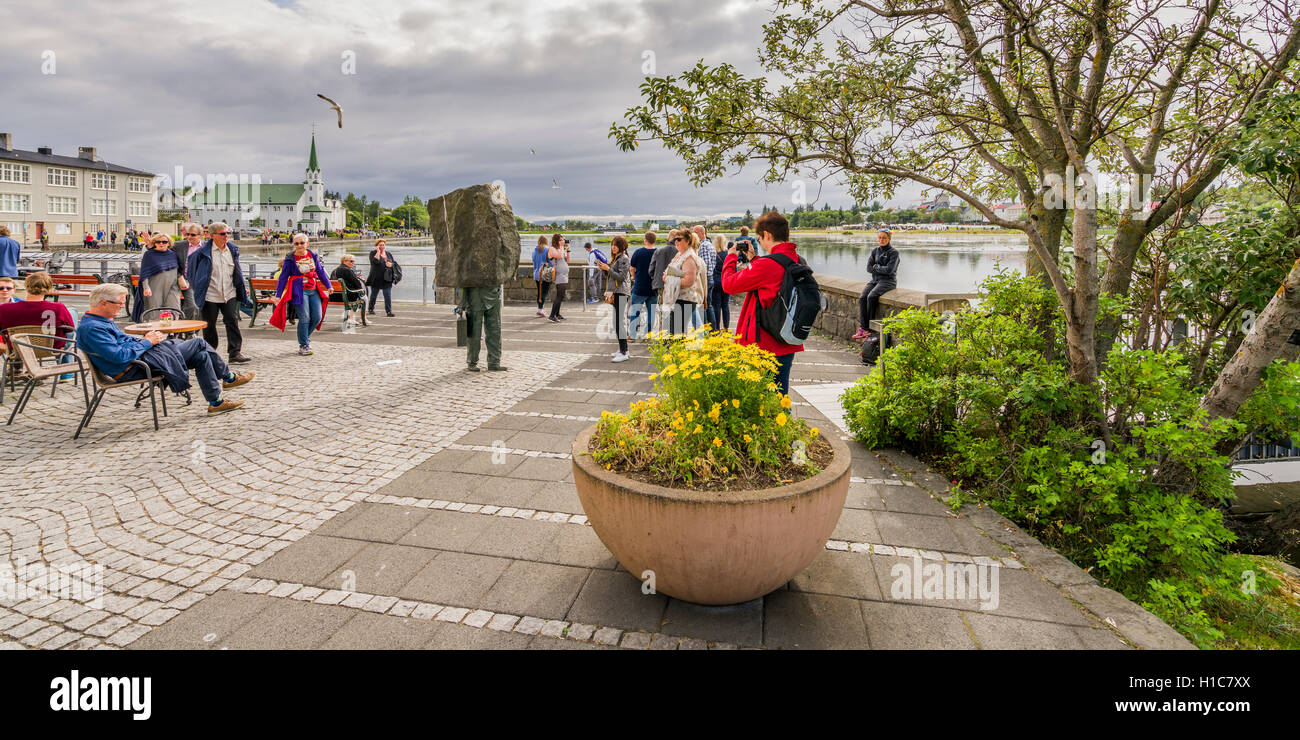 Persone da Reykjavik stagno, Menningarnott-Cultural Festival a Reykjavik, Islanda Foto Stock