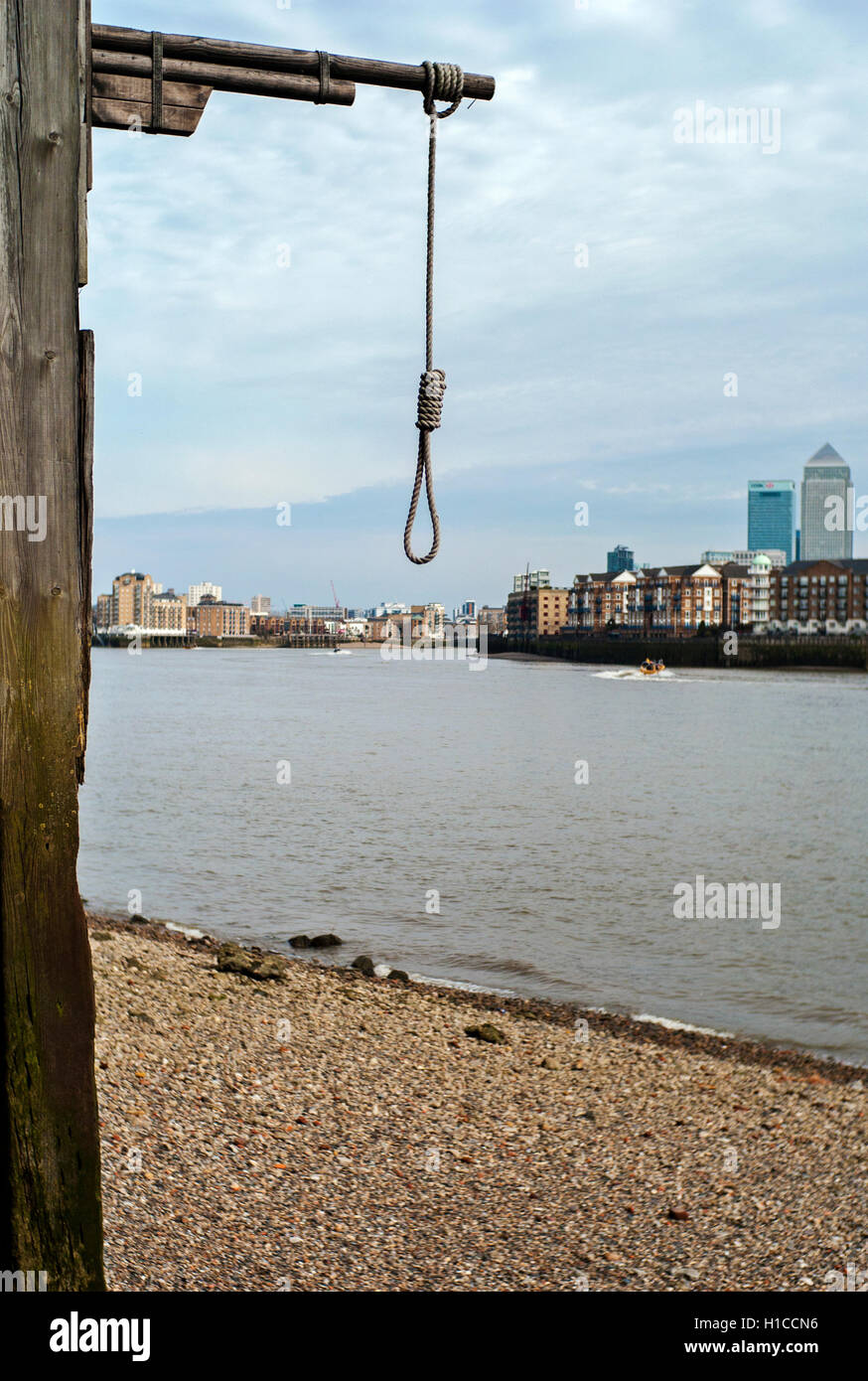 L'impiccato il cappio al di fuori del riverside pub la prospettiva di Whitby a Wapping un promemoria di appendere il giudice Jeffreys Foto Stock