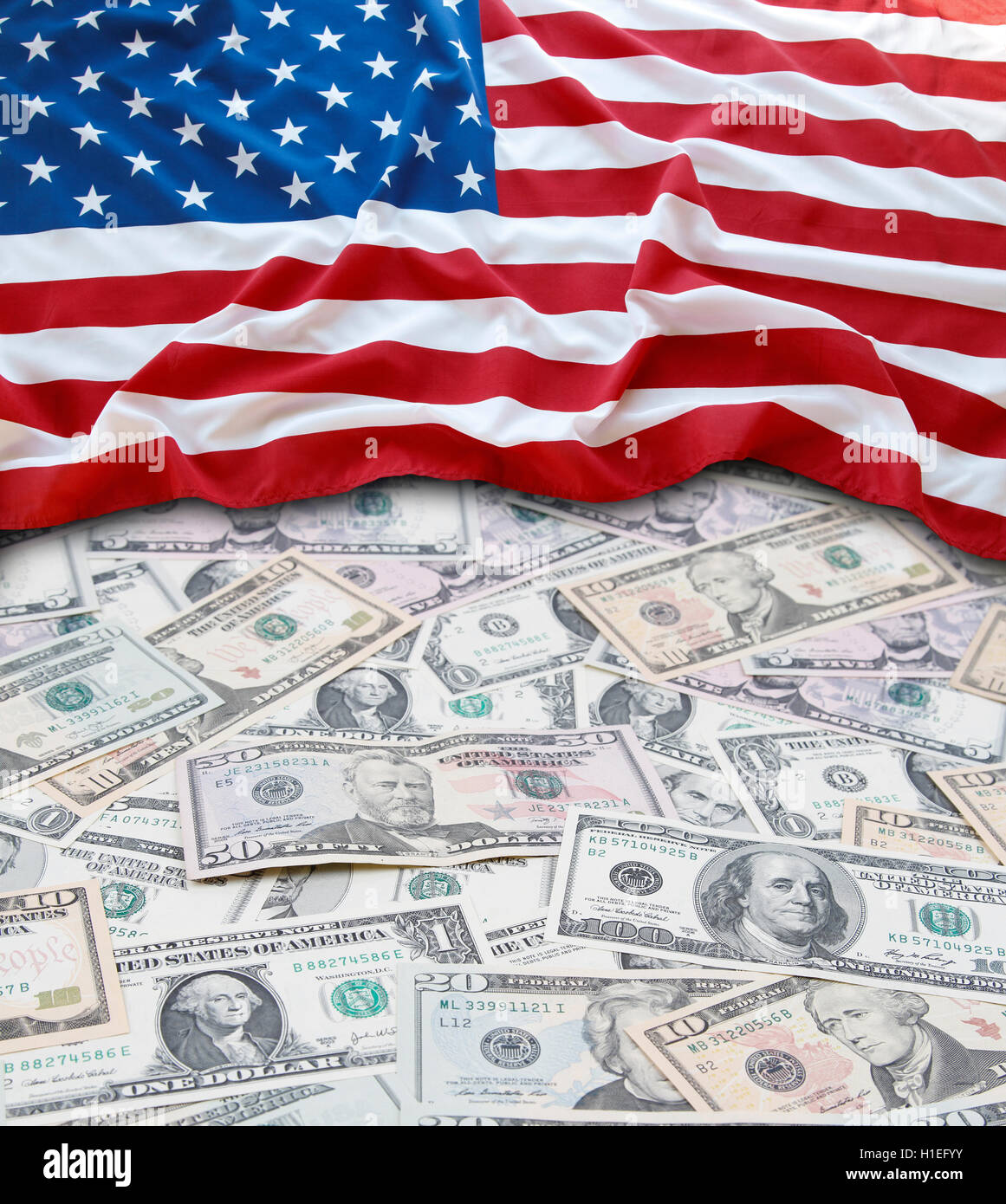 Bandiera americana sulle banconote assortiti Foto Stock