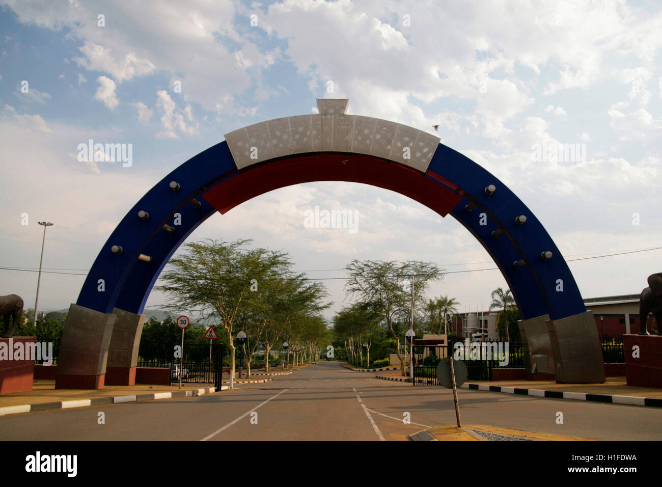 Sport arena arch modo ingresso, Manzini, Regno di Swaziland Foto Stock