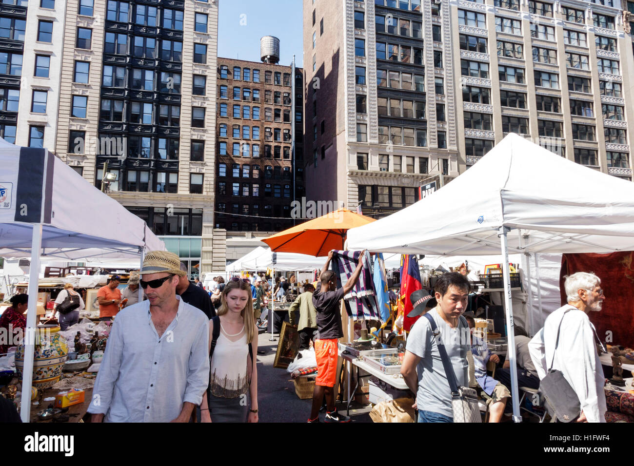 New York City,NY NYC Manhattan,Chelsea,mercato delle pulci di Chelsea,mercato settimanale,shopping shopper shopping negozi negozi mercati acquisti vendita, negozio al dettaglio stor Foto Stock