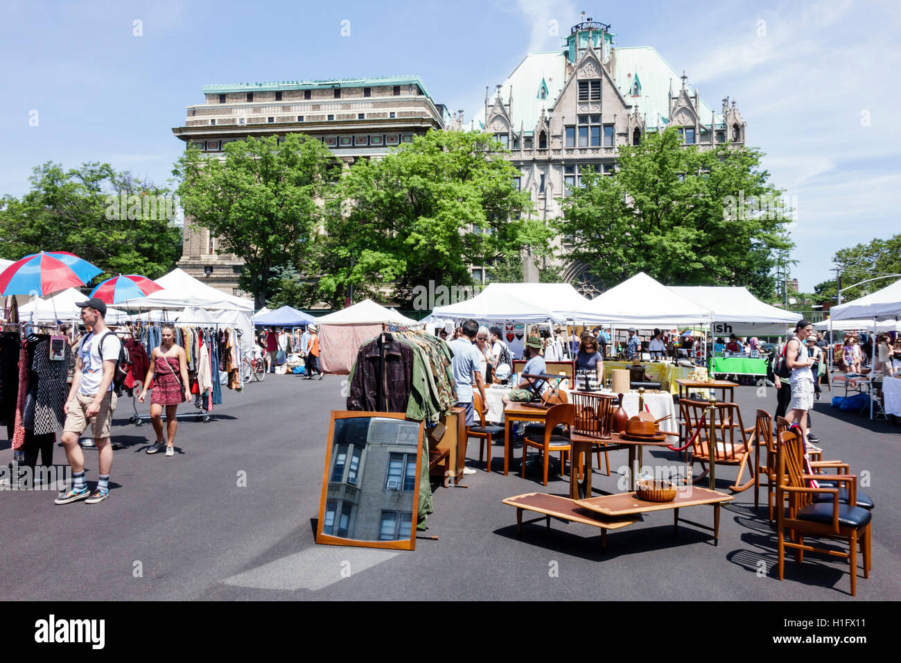New York City,NY NYC Brooklyn,mercato delle pulci di Fort Greene,mercato,shopping shopper shopping negozi negozi mercati mercato acquisti vendita, negozio al dettaglio stor Foto Stock