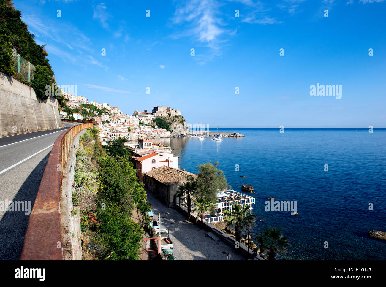 Vista di stretto di Messina visto dalla Calabria Foto Stock